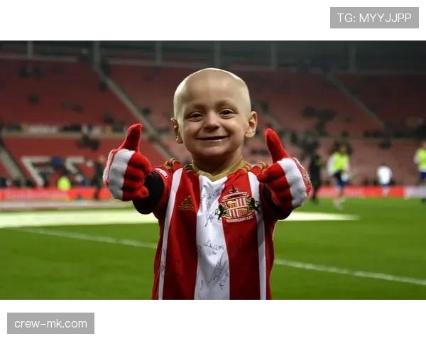 桑德兰死忠展现超凡热情 球场内外掀起红色狂潮 桑德兰死忠展现超凡热情 球场内外掀起红色狂潮