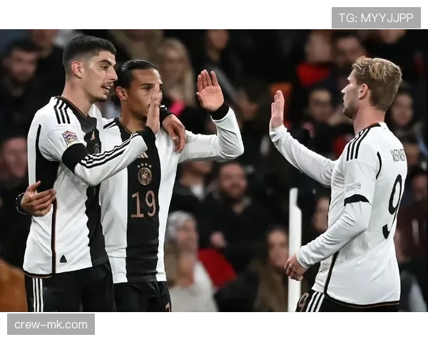 拜仁主帅推动战术革新,灵活体系与团队协作助球队焕发新生 拜仁主帅推动战术革新,灵活体系与团队协作助球队焕发新生