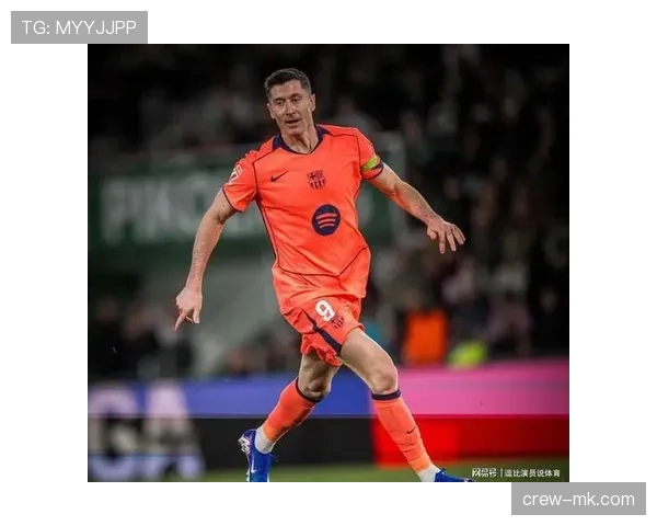 莱万多夫斯基肩伤阴霾未散，状态虽有回暖仍需谨慎观察赛季表现