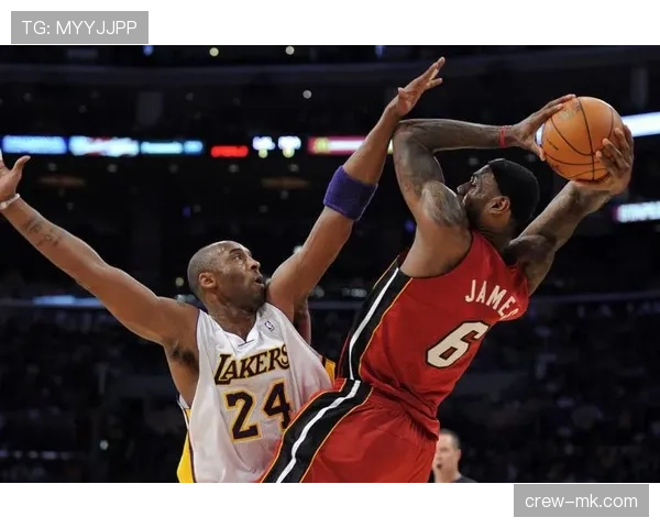 特里皮尔对比沃克:进攻型与防守型边卫的对比